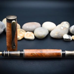 Prachtige handgedraaide Wych Elm-vulpen