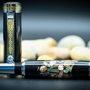 Noord-Ierse moeraseik en schelp-Swarovski-kristal handgedraaide rollerbalpen.