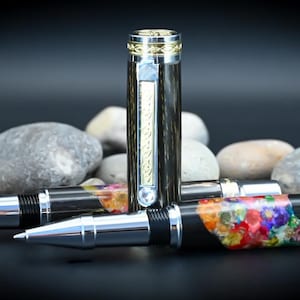 Roble irlandés de pantano hecho a mano con flores secas engastadas en resina - Pluma estilográfica y rollerball