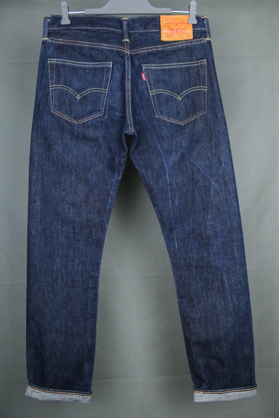 navy blue levi jeans