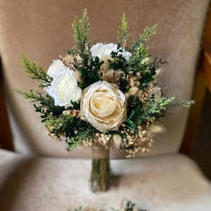 Bouquet da sposa bianco verde da 12" - Bouquet da sposa, Bouquet da damigella d'onore, Corsage, Boutonniere, Pettine per capelli, Corona di fiori, Matrimonio