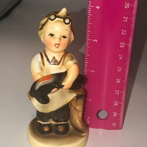 Vintage ceramic figurine MJ Hummel shoe cobbler Bootin