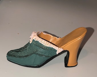 Adorable shoe figurine Backless green mule slide