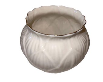 Belleek Irish Porcelain Collector's Lily Bowl Ivory & Gold 3.25"x3"