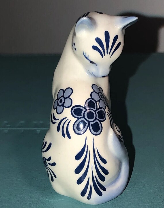 The Curio Cat Collection Figurine Franklin Mint Delft Etsy