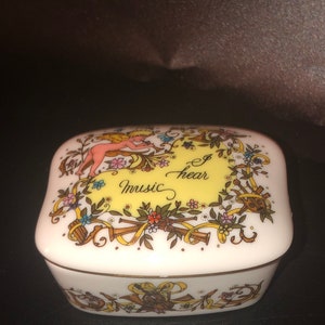 Vintage Franklin mint musical trinket box songs of love I hear music