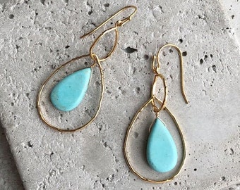 Earrings drop contour with flat drop made of light blue magnesite