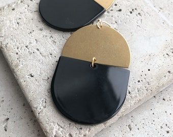 Earrings duo with brass and acetate elements