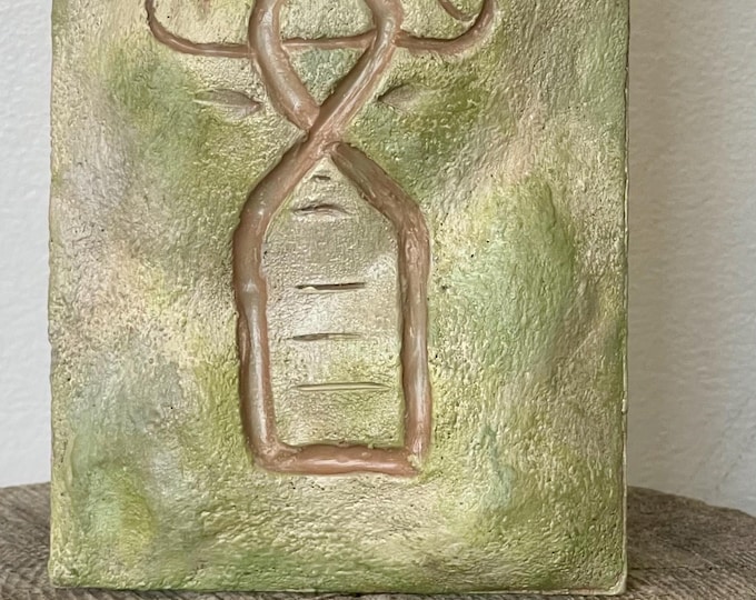 Soldier Ghaut (Montserrat) Hourglass Head Petroglyph Wall Art — Hand-Sculpted Clay Piece in Volcanic Tuff Texture