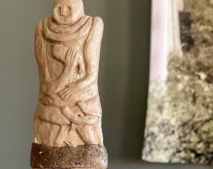 Jennifer the Keeper of Memory – Female Stone Gargoyle – Clay & Quartz Sculpture – Kurgan Stelae Inspired