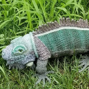 Guanzilla the Iguana Crochet Statue pattern only image 1