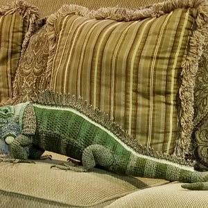 Guanzilla the Iguana Crochet Statue pattern only image 5