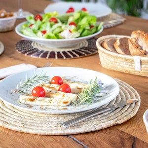 Placemat "mkeka wa meza" - hand-woven from natural grasses 28 cm diameter