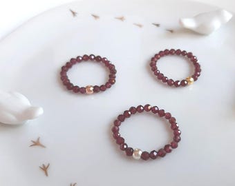 Delicate pearl ring garnet * Minimalist stacking ring * Ring with red stones * Gemstone ring garnet * Delicate ring * Elastic ring