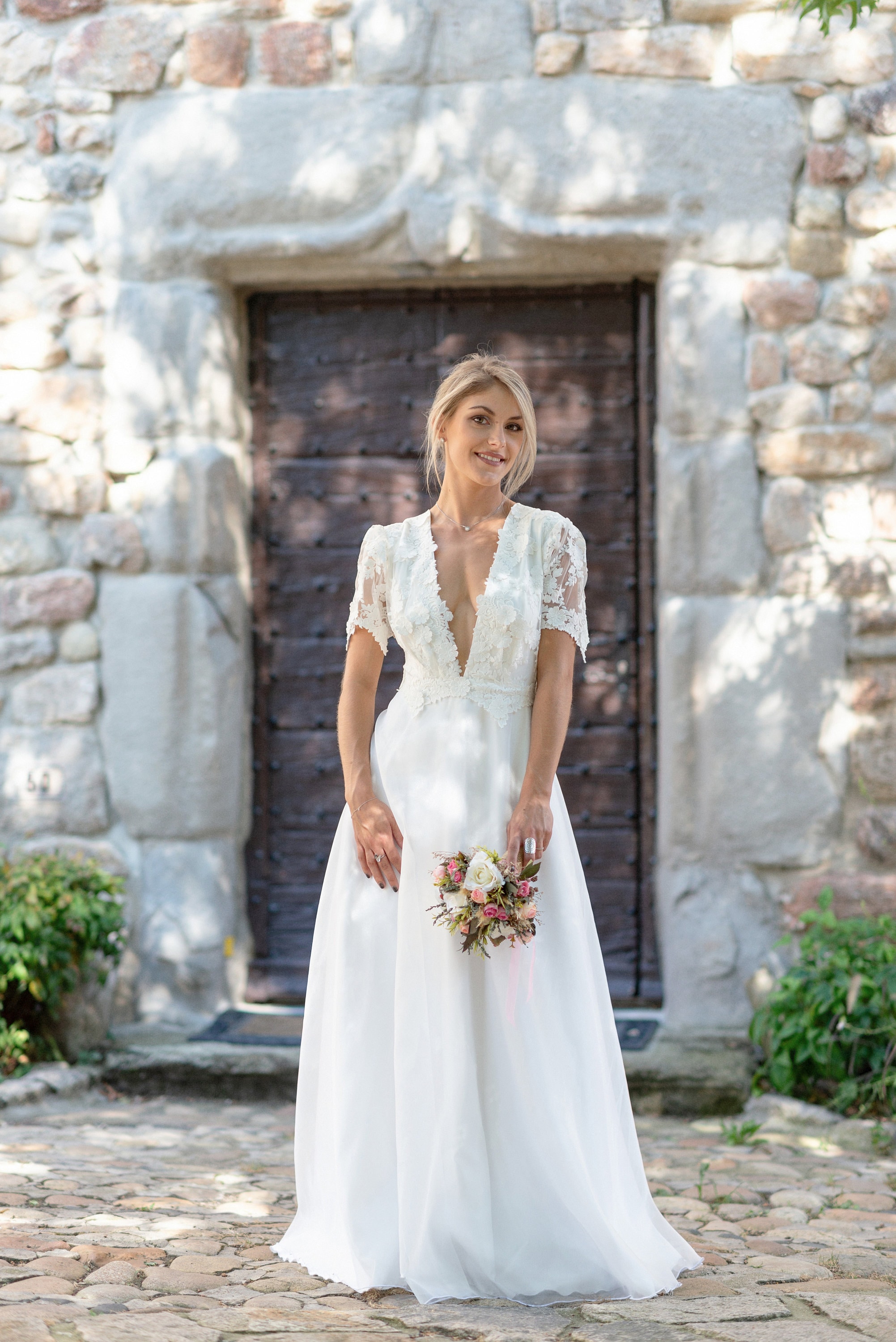 Robe de mariée en dentelle française 3D décolleté V