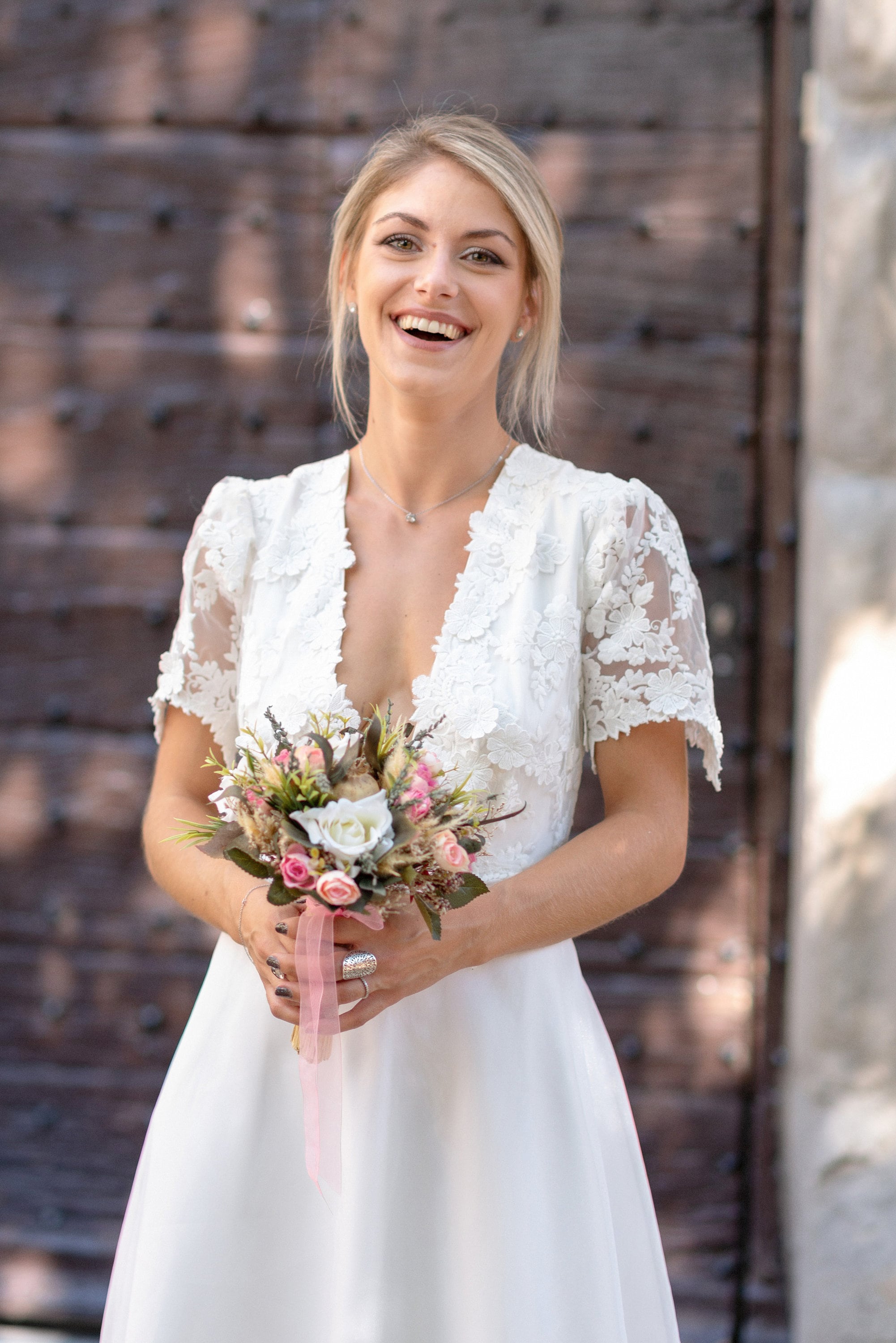 Robe de mariée en dentelle française 3D décolleté V