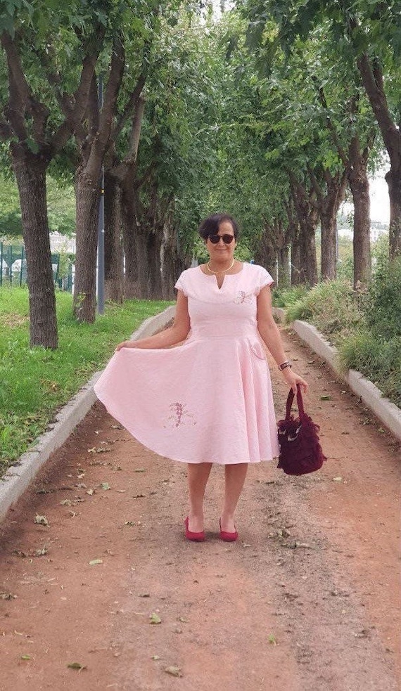 pink dress burgundy shoes Pink Suit with Burgundy Dress Shoes Outfits (2 ideas & outfits)