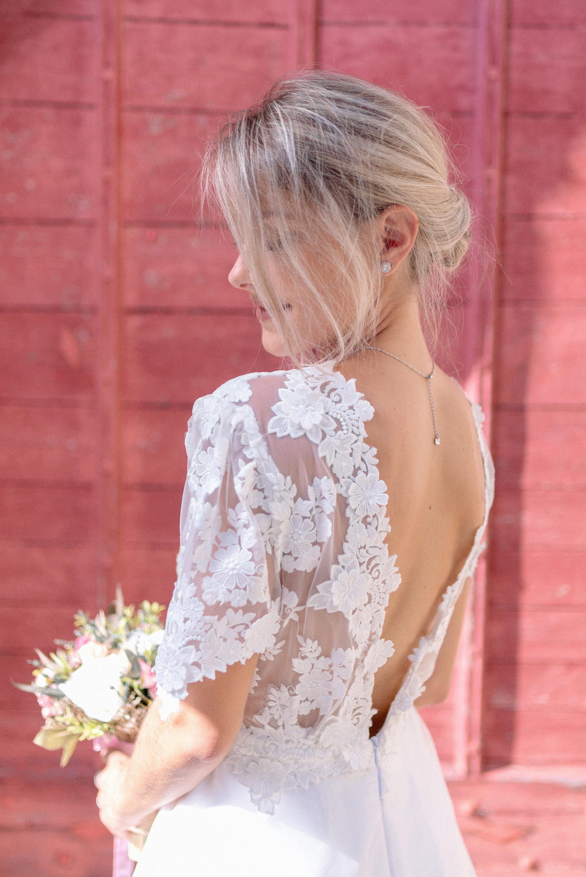 Robe de mariée en dentelle française 3D décolleté V