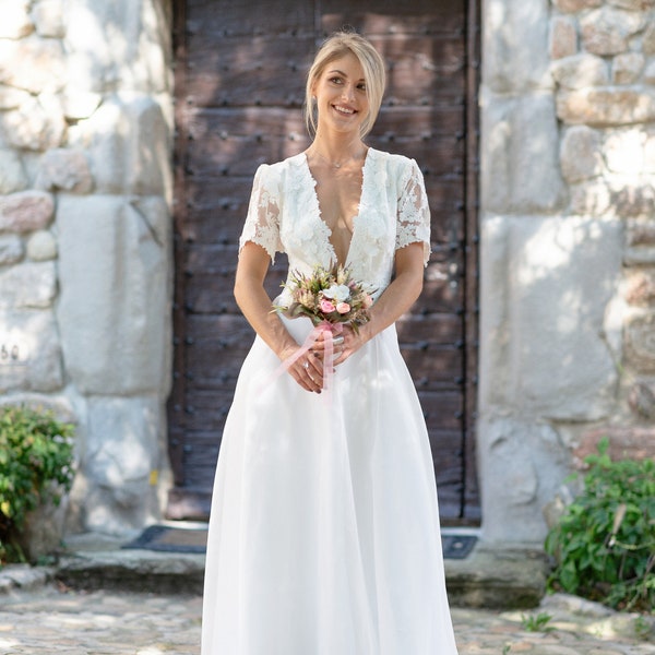 Robe de Mariée en Dentelle Française 3D avec Décolleté Profond en V - Élégance