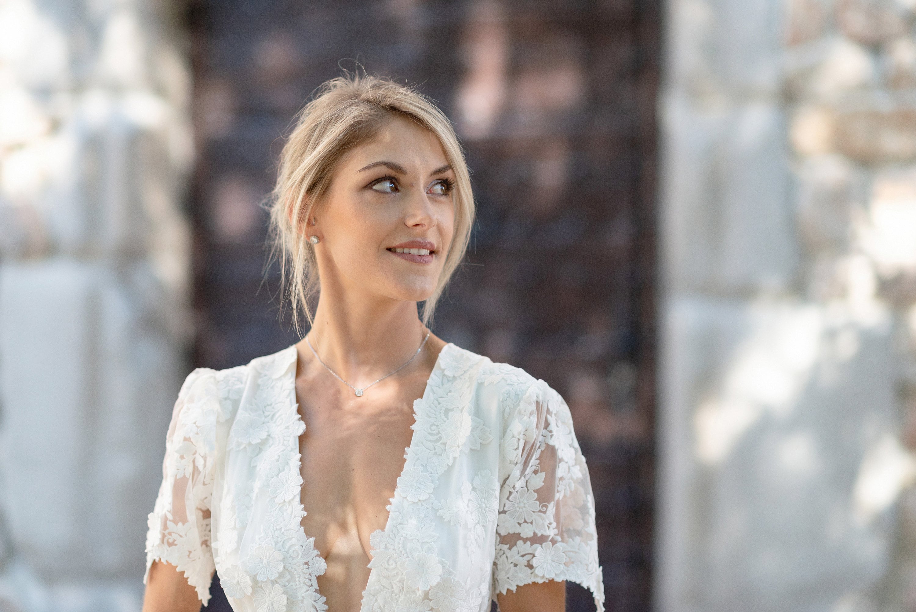 Robe de mariée en dentelle française 3D décolleté V