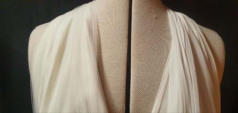 Robe de mariée, robe de fêtes, robe en mousseline et tulle blanche, robe longue dos nus grande taille. image 7