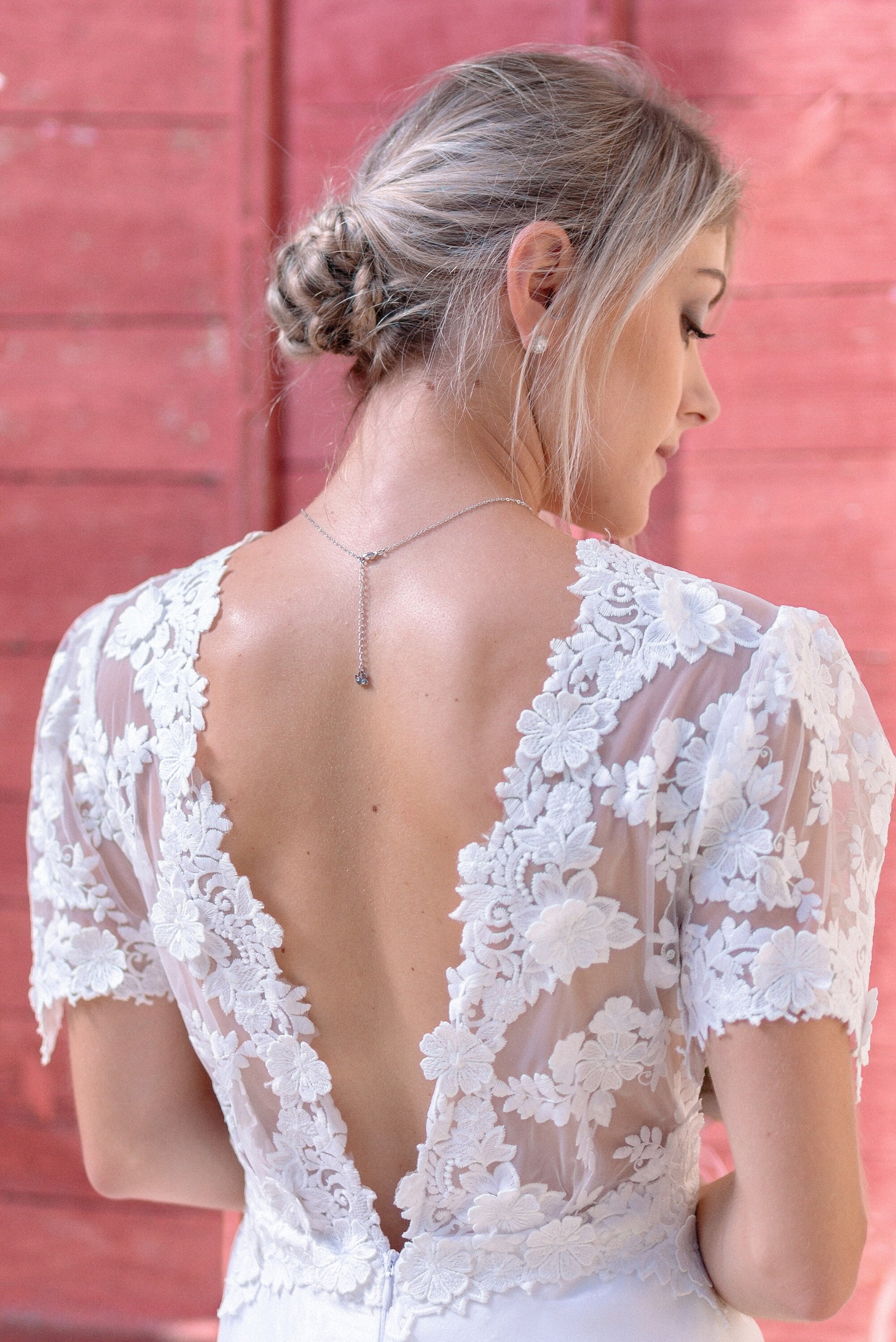 Robe de mariée en dentelle française 3D décolleté V