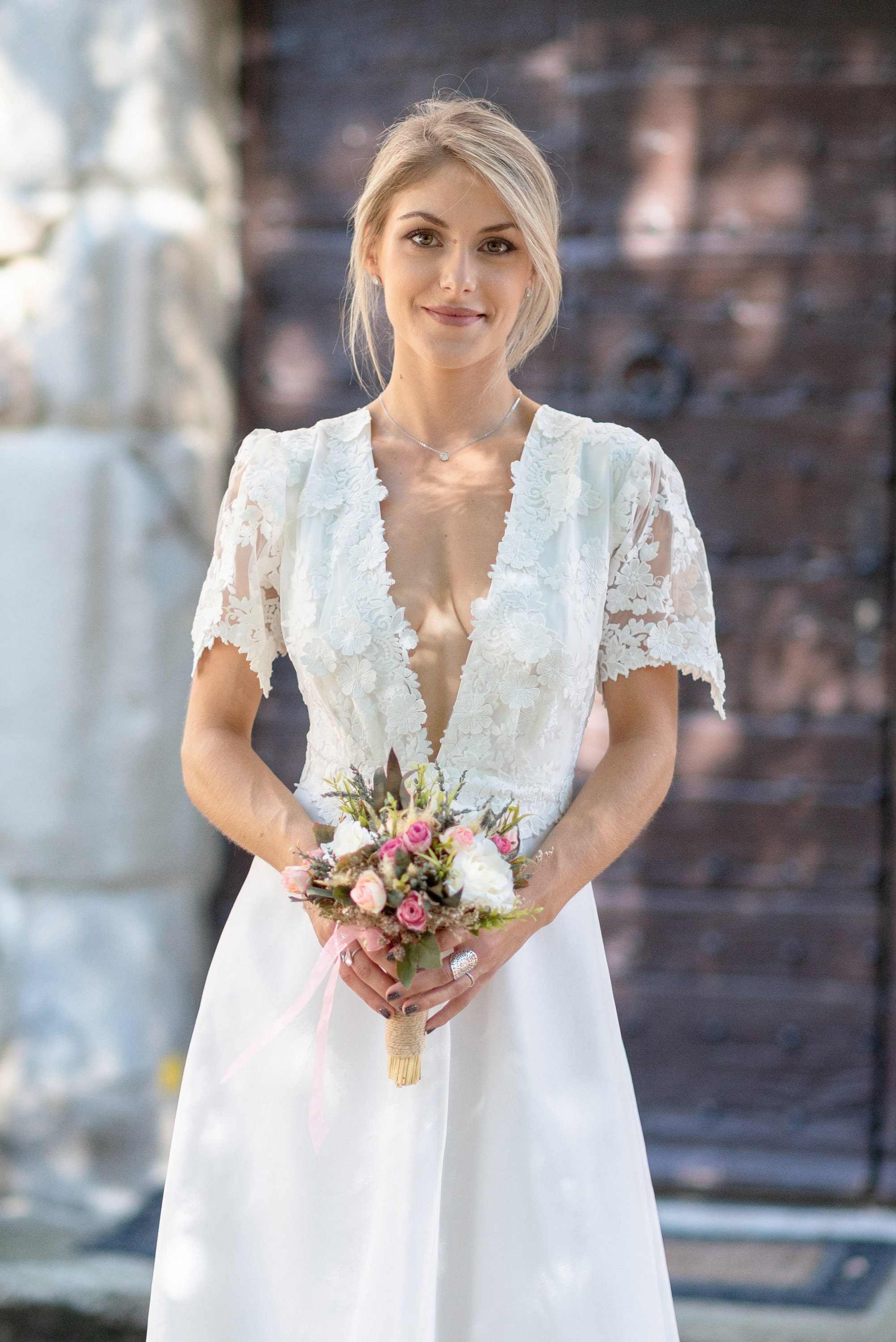 Robe de mariée en dentelle française 3D décolleté V