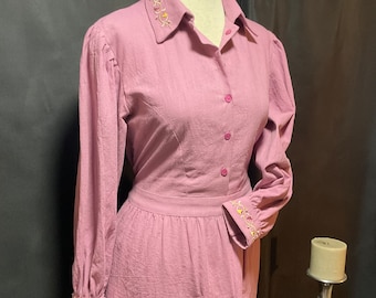 Elegante Robe Vintage des Années 50 - Style Cottagecore, Maxi en Coton avec Large Jupe et Broderies Classiques, robe romantique, robe femme.