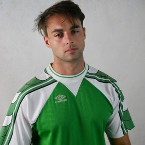 1990s Vintage Football Shirt, Green and White Short-Sleeve Soccer Jersey, Men&#39;s Retro Sportswear: Size Large (42 to 44 US/UK)