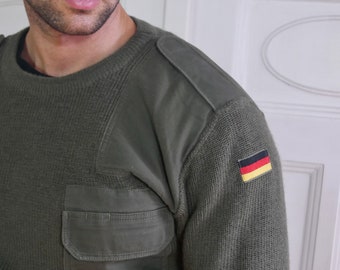 Olivgrüner Militärpullover, 1990er Jahre Vintage Wolle Rundhals Pullover mit Schulterklappen & Ellenbogen Patches, Größe L, für 40 bis 42 Zoll Brust