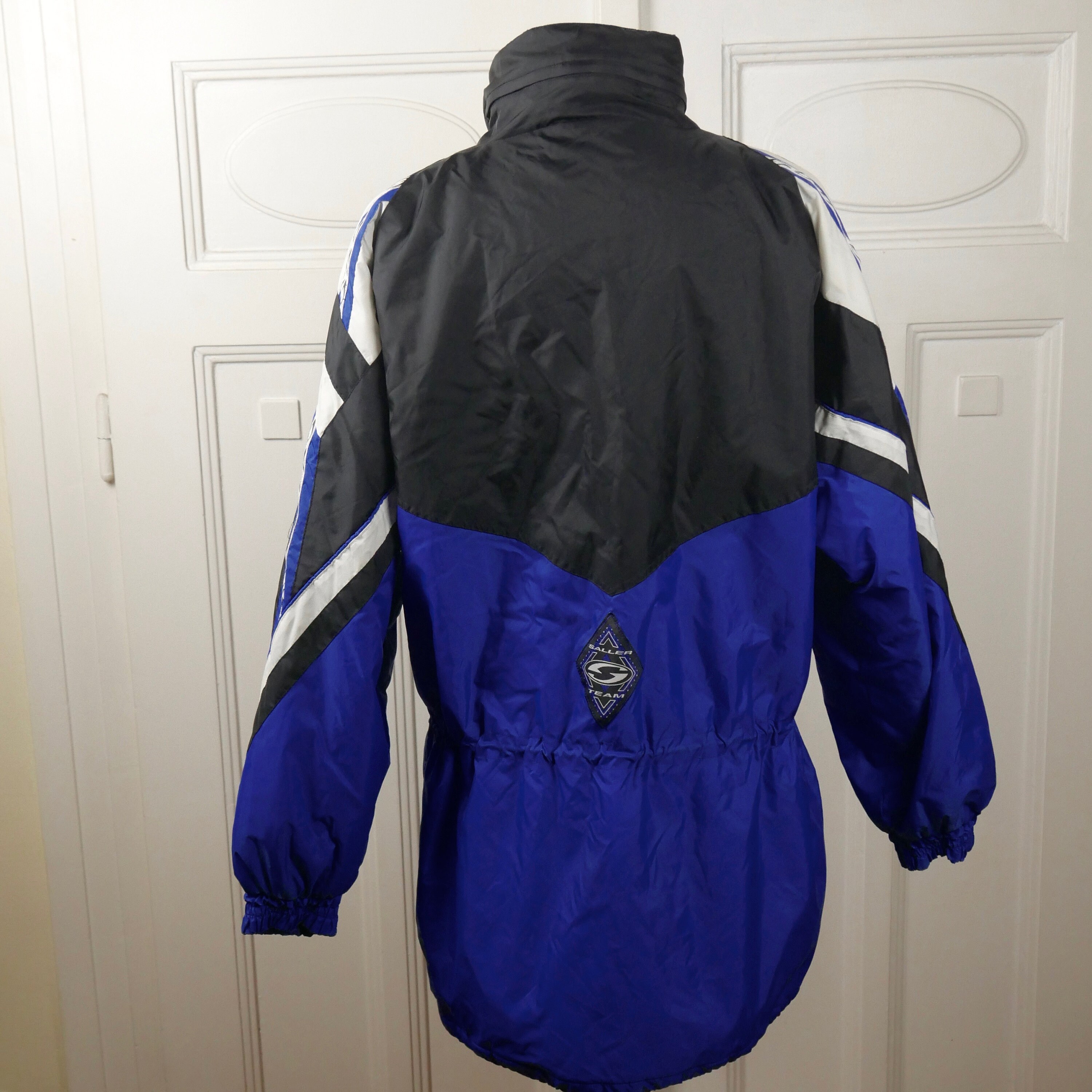 Royal Blue Ski Jacket, Y2K European Vintage Winter Sports Coat With Concealable Hood: Size Extra Large XL, 46 to 48, US/UK - Etsy Royal Blue Ski Jacket, Y2K European Vintage Winter Sports Coat With Concealable Hood: Size Extra Large XL, 46 to 48, US/UK - Etsy