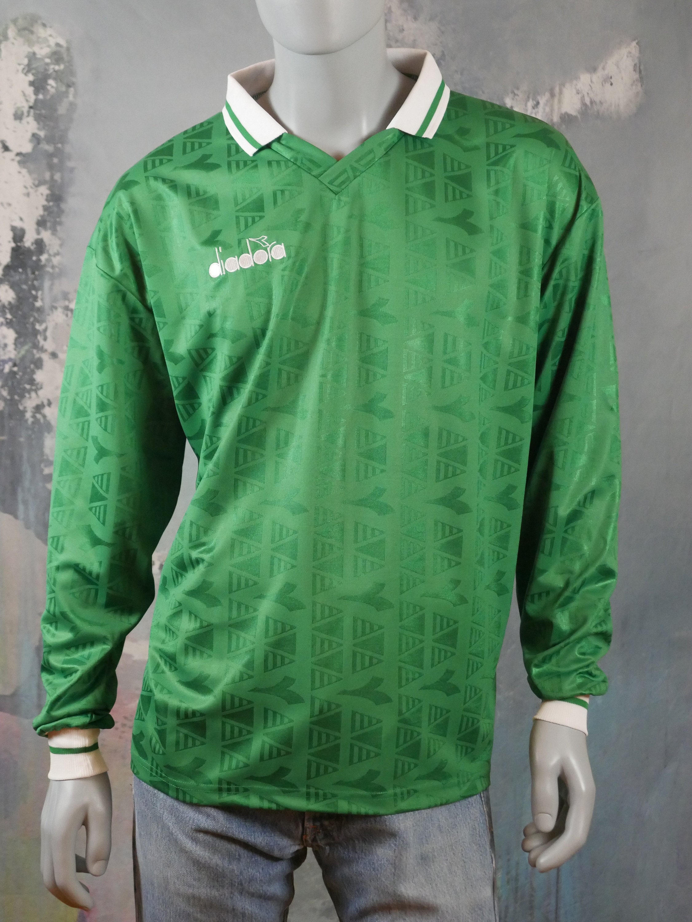 1990s Diadora Football Shirt, Green Long-sleeve Italian Soccer Jersey, Men's Retro Sportswear: Size XL 42 to 44 US/UK - Etsy 1990s Diadora Football Shirt, Green Long-sleeve Italian Soccer Jersey, Men's Retro Sportswear: Size XL 42 to 44 US/UK - Etsy