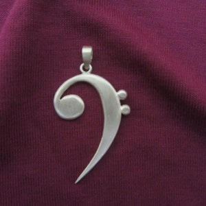 Bass note key pendant in silver, large image 4