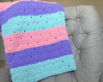 Easy Crochet Baby Blanket Pattern – Tiny Triangles, Bernat Yarn (PDF Download)