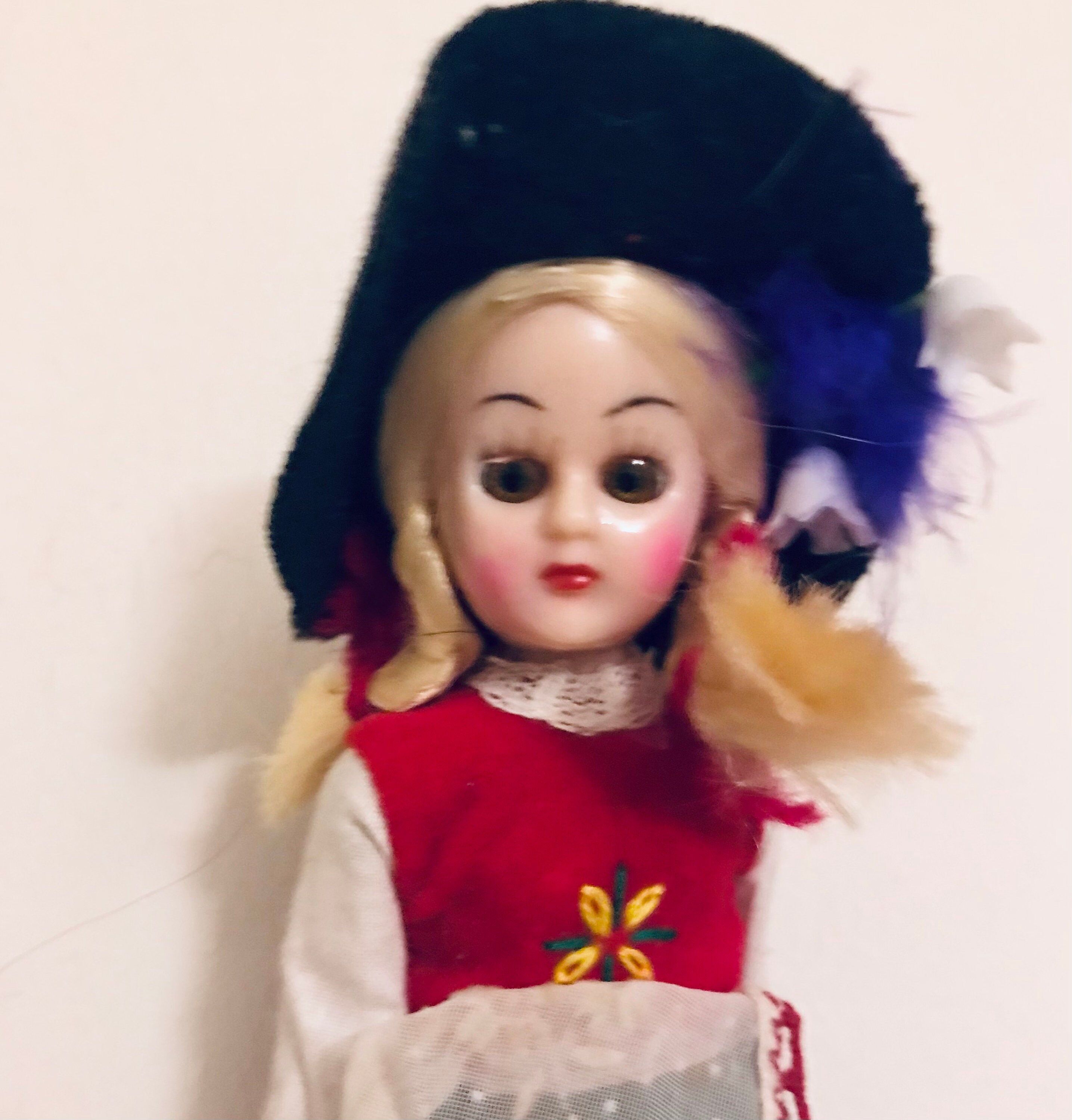 Poupée hantée activée par le son de 30,5 cm, poupée d'Halloween marchant  pour décorations d'Halloween, poupée effrayante et effrayante avec son  horrible poupée qui marche clignote (garçon) : : Cuisine et Maison