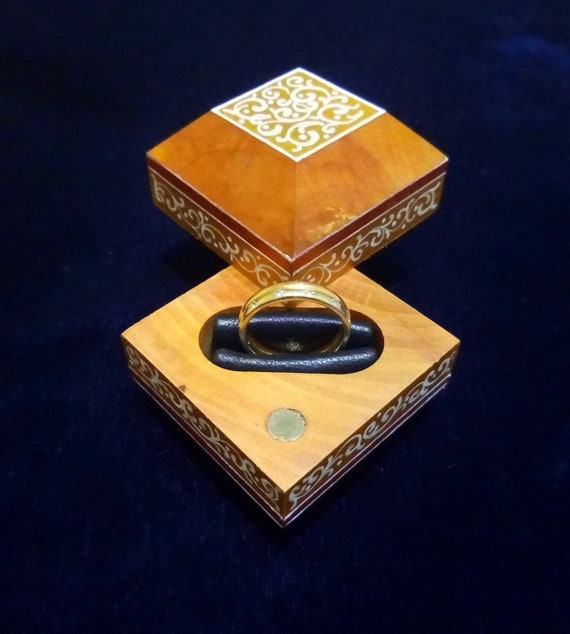 wooden ring case
