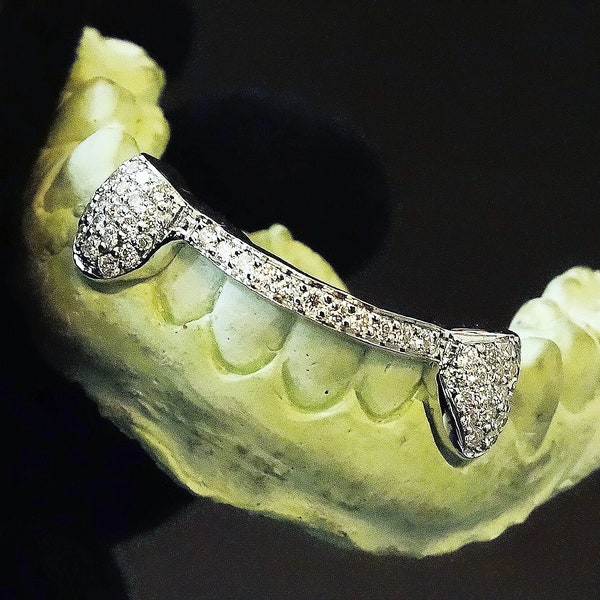 6 teeth (Handset Si1 diamonds on fangs and bridge)