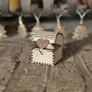 HERT JEWERLY BOX