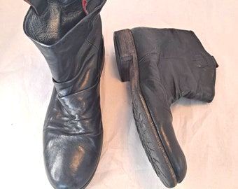 Vintage Vic Ankle Boots EU 40 Italy Black Leather Pull On Pleating Biker Beatle