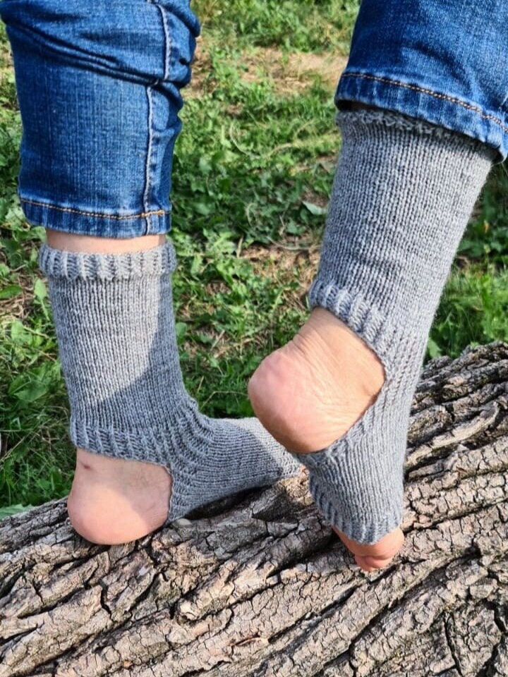 DRESP Toe and Heel-free Elegant Yoga Socks With Anti-slip Sole Cotton Mix  Cuff 