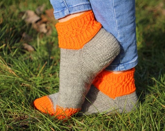 Vibrant Two-Tone Knit Socks, Handmade Gray and Orange Wool Socks, Comfortable Ankle Socks, Unisex Autumn Footwear, Knitting Gift Idea