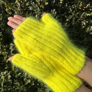 Handmade White Stretchy Fingerless Gloves - Dog walking mittens - Texting Driving gloves
