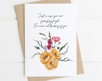 Puede incluir: Una tarjeta blanca con una ilustración floral y el texto "Just in case you ever foolishly forget: I'm never not thinking of you."