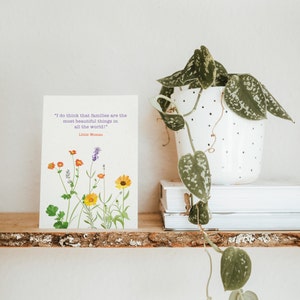 Petites femmes - Carte postale « Les familles sont les plus belles choses » - Louisa May Alcott - Respectueuse de l'environnement