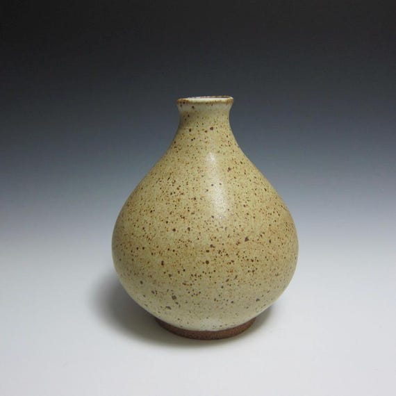 ジェイソン・フォックス作「斑点模様の陶器の花瓶／フラワーボトル