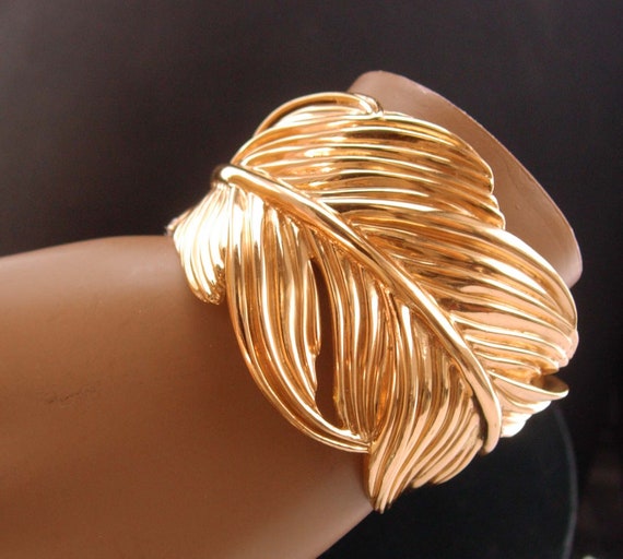 Fabulous wide signed cuff bracelet - Vintage godd… - image 1