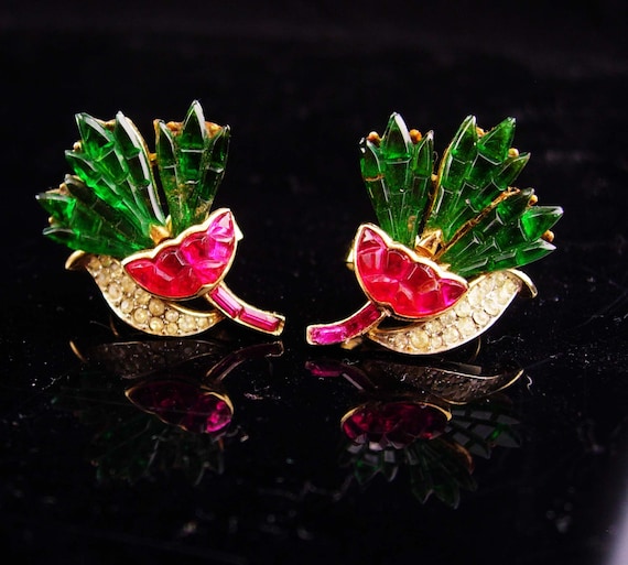 Vintage Crown Trifari Earrings / pink carnation f… - image 4