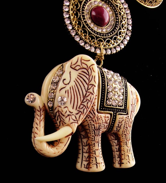 Exotic Elephant necklace - Rhinestone india state… - image 3