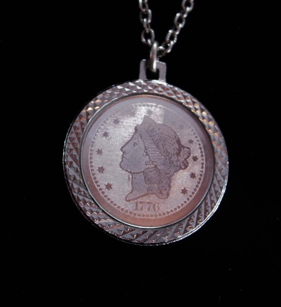 ★VINTAGE HOLLYWOOD★ Square Coin NecklaceVH25NNNE172V 1882 Morgan Silver Dollar Cut Coin Necklace - Silver State