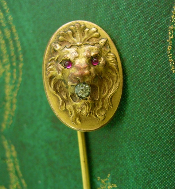 Antique fierce Lion STICKPIN ruby Jeweled Eyes Vic